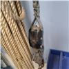 Image 2 : heavy duty rope and hook