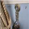 Image 3 : heavy duty rope and hook