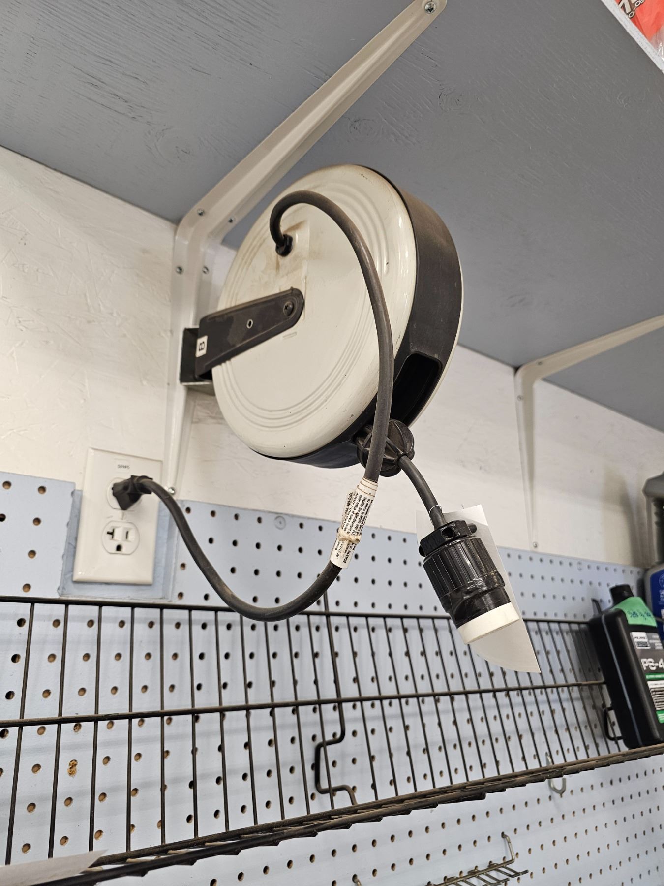 Wall Ceiling Mount Retractable Extension Cord - Schmalz Auctions