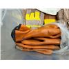 Image 2 : Bin f Misc. work gloves