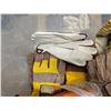 Image 3 : Bin f Misc. work gloves