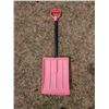 Image 3 : (2) Plastic shovels For cars (1) extendable