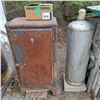 Image 1 : smoker, large propane tank