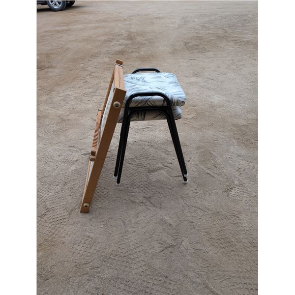 (2) Stools w/ Baby Gate