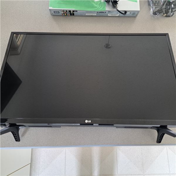 LG TV 32" flat screen