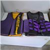Image 1 : 2 medium life jackets