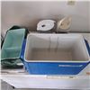 Image 1 : cooler, lunch box and water filter