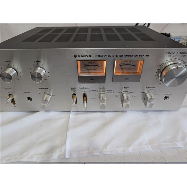 Sanyo Integrated Stereo Amplifier DCA 411 Korea