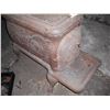 Image 4 : Empire 1906 Maple Leaf #132 Cast Iron Stove - looks complete