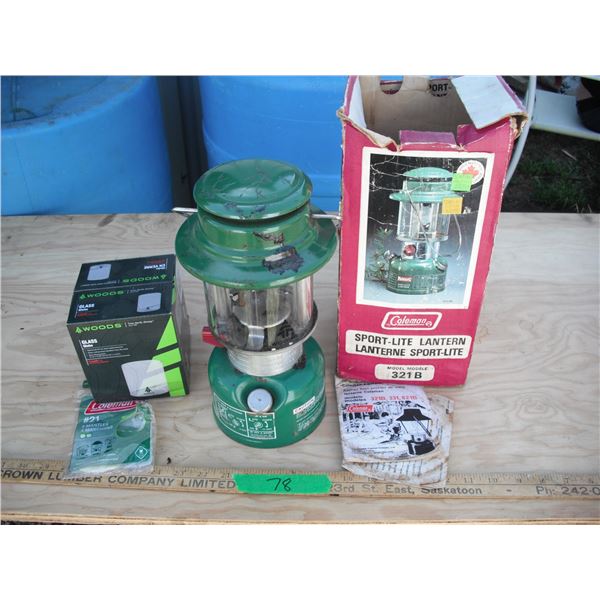 321B Sport-lite Coleman oil lamp (1980) with original box, manual and extra globe