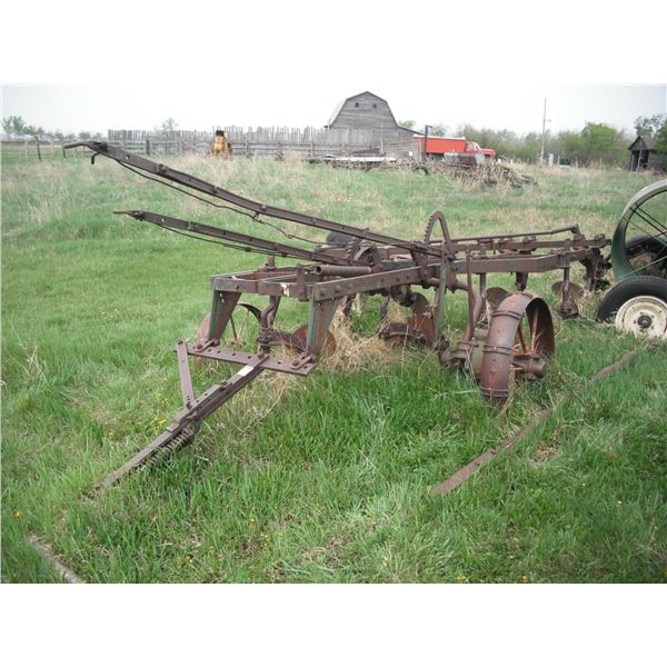 John Deere mold board 4 bottom plow - 30" & 24" steel wheel