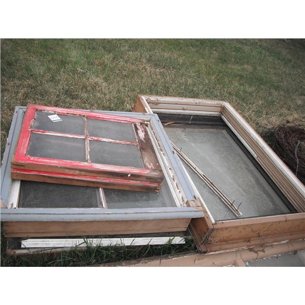mixed lot of wooden frame windows