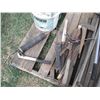 Image 4 : pallet lot i garden tools, grease gun, etc.