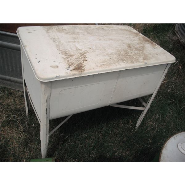 Vintage galvanized standing washtub with lid - 34"x20"x31"H