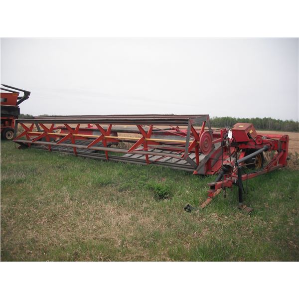 1981 Versatile #10 24ft pull type swather SER:017358
