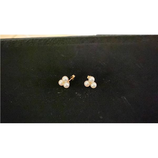 PAIR OF 14K YELLOW GOLD ROUND WHITE AKOYA CULTURED CLASSIC TREFOIL DESIGN, PEARL EARRINGS, 2.90GR,