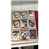 Image 6 : BINDER OF STAR HOCKEY PLAYERS FROM THE 1980'S & 1990'S; GRETZKY, HULL, LEMIEUX ETC WITH HOLOGRAM &