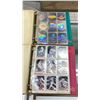 Image 1 : 2 BINDERS OF ASSORTED SPORTS CARDS