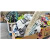 Image 2 : PALLET FILLED WITH - ASSORTED BLANKETS, SHEETS, RUGS, CLOSET ORGANIZER, LAMP, WASTE RECEPTACLE,