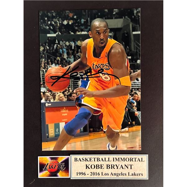 LA Lakers Kobe Bryant signed photo