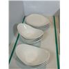 Image 1 : LOT DE 13 ASSIETTES ET BOLS ASST