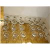 Image 2 : LOT DE 24 COUPES À EAU
