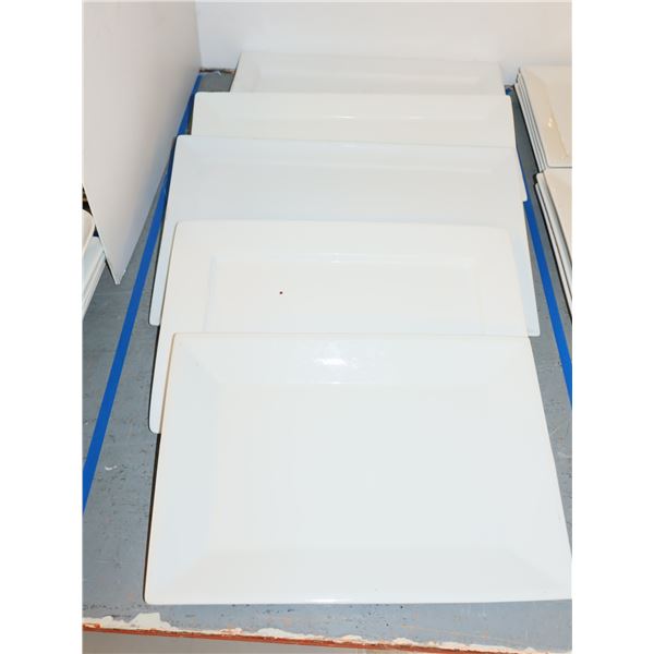 LOT DE 5 ASSIETTES RECTANGULAIRE ASST