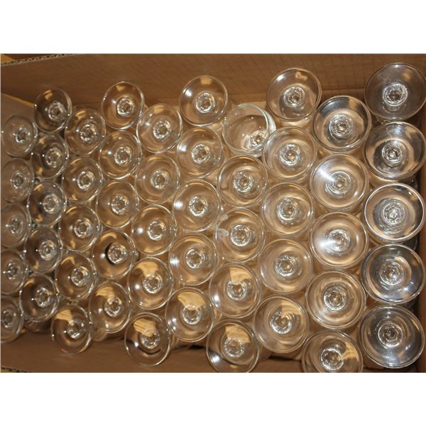 LOT DE 94 VERRES À LIQUEUR