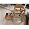 Image 1 : LOT DE 2 CHAISES EN BOIS POUR BÉBÉ ASST