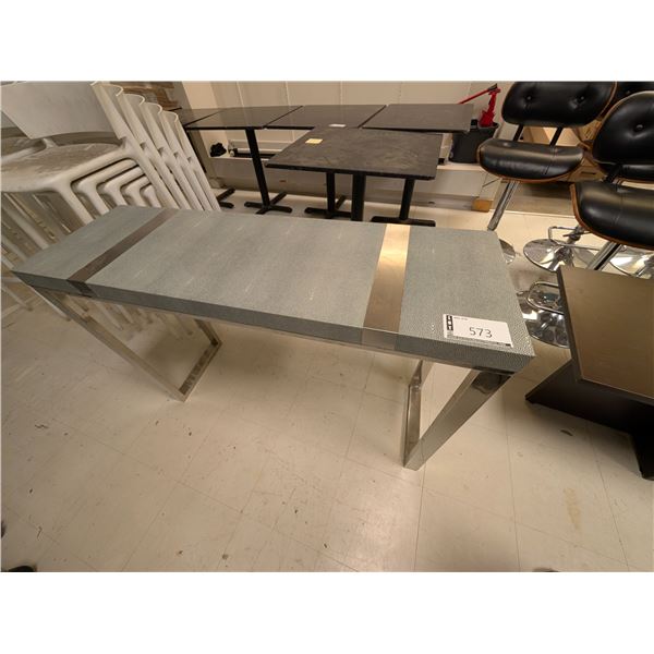 TABLE 47"x15"x32"