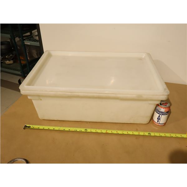 BAC PLASTIQUE AVEC COUVERCLE 22"x18"x9"