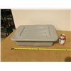 Image 1 : BAC PLASTIQUE AVEC COUVERCLE GRIS 20"x15"x5"