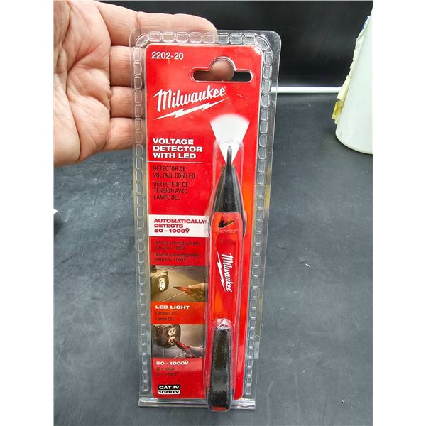 Milwaukee 2202-20 Voltage Detector With LED