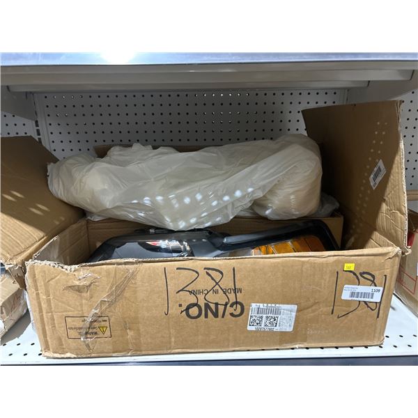 Automotive Headlight Assembly with Amber Reflector