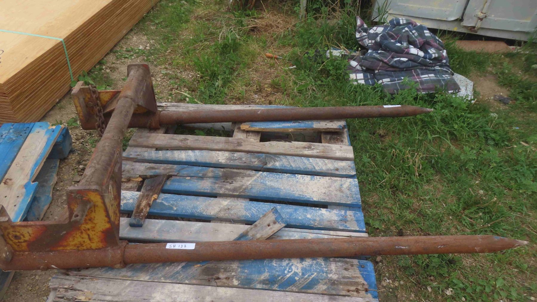 2 Bale Forks 68 Long 2-bale-forks-68-long