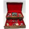 Image 1 : ESTATE JEWELLERY IN VINTAGE ESTATE JEWELLERY BOX