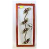Image 1 : 9.5"X21.5" STAINED GLASS VINE WITH BEE
