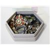 Image 1 : VINTAGE BROOCHES ALL TOGETHER-ESTATE