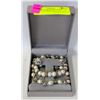 Image 1 : PEOPLES JEWELRY BOX W/ PEARLY NECKLACE, BRACELT,