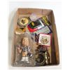 Image 1 : BOX W/ VARIOUS COLLECTIBLES INCLUDING NFL