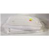 Image 1 : 3 LARGE WHITE TABLE CLOTHS - ESTATE