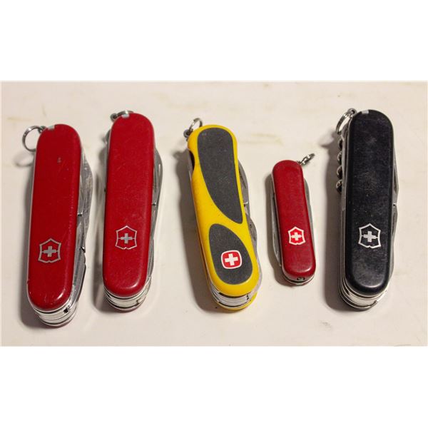 BAG WITH 5 SWISS ARMY KNIVES