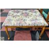 Image 1 : 2 BENCHES WITH FLOWER CLOTH SEAT 37" X 29"