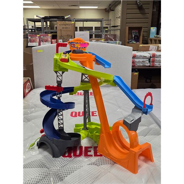 NEWLY ASSEMBLED FISHER PRICE LITLLE PEOPLE HOT