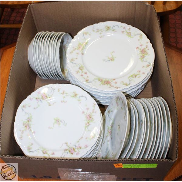 VINTAGE SELB BAVARIA PORCELAIN FLORAL DINNER SET
