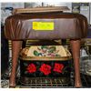 Image 1 : OLD ESTATE LEATHER STOOL + OLD METAL