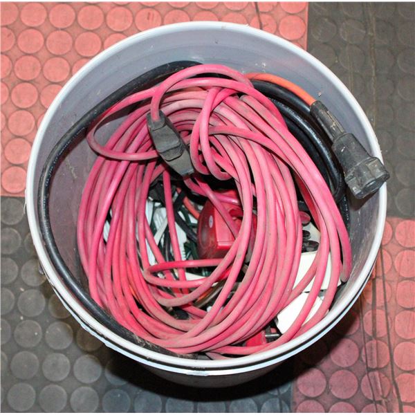 BUNDLE OF EXTENSION CORDS