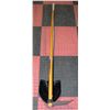 Image 1 : SHOVEL AND HOE