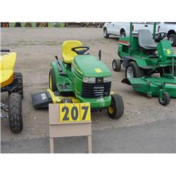 John Deere GT 235