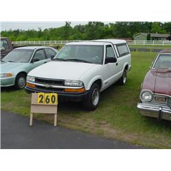 2001 Chev S-10 w/ topper